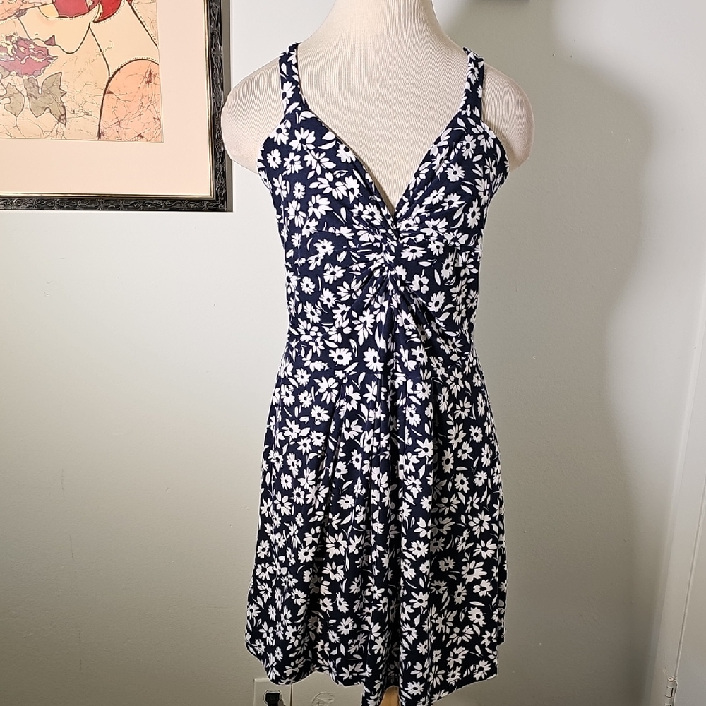 Floral Navy and White Mini Dress With Daisys. Meduim
